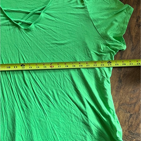 Masseys Shirt Lime Green V Neck Crisscross Flowey Cap Short Sleeves Plus Size 3x - Picture 7 of 12